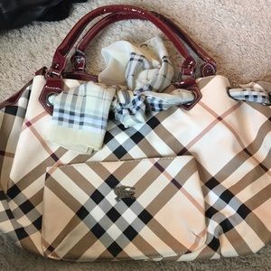 Burberry purse